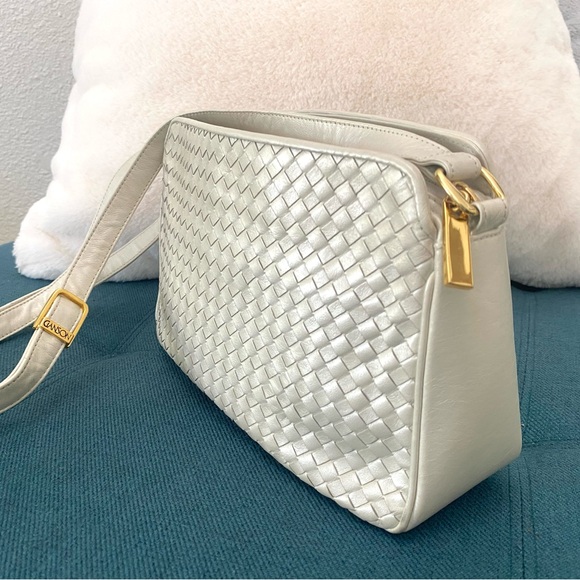 Silver/ Pearl Ganson San Francisco leather bag. Gold accents. - Picture 2 of 10